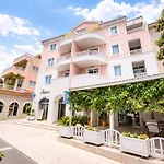 Riva Beachfront No.1 Apartment Podgora (Split-Dalmatia)