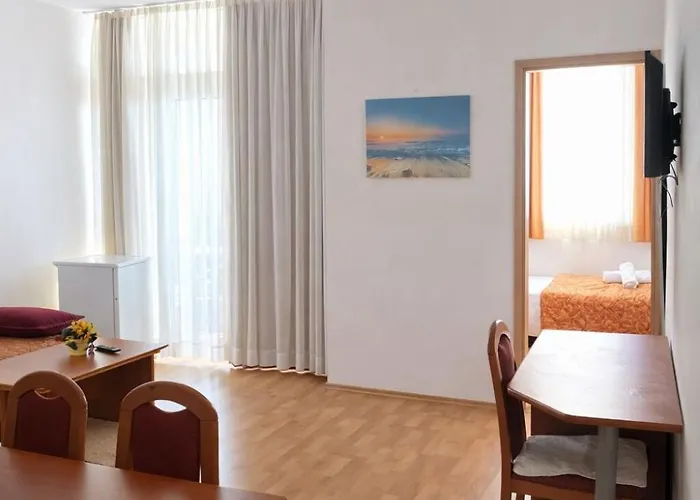 Riva Beachfront No.1 شقة بودغورا