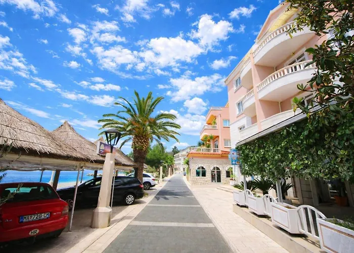 شقة Riva Beachfront No.1 بودغورا