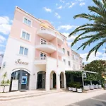 Lejlighed Riva Beachfront No.1