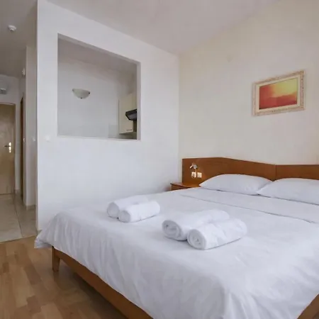 דירה Riva Beachfront No.1 פודגורה