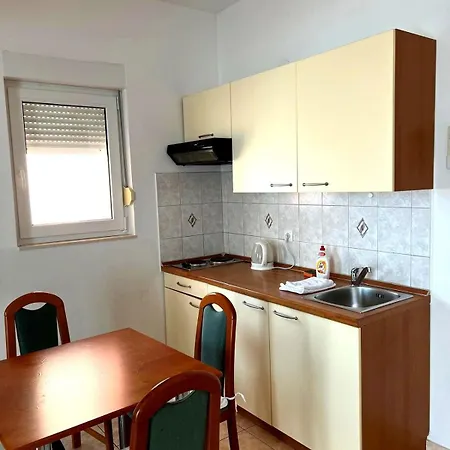 Riva Beachfront No.1 דירה