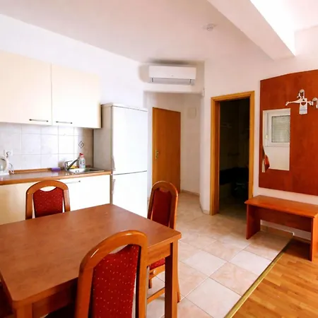 Riva Beachfront No.1 * פודגורה