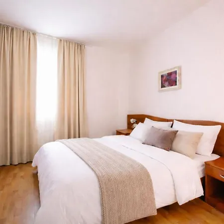 Riva Beachfront No.1 פודגורה