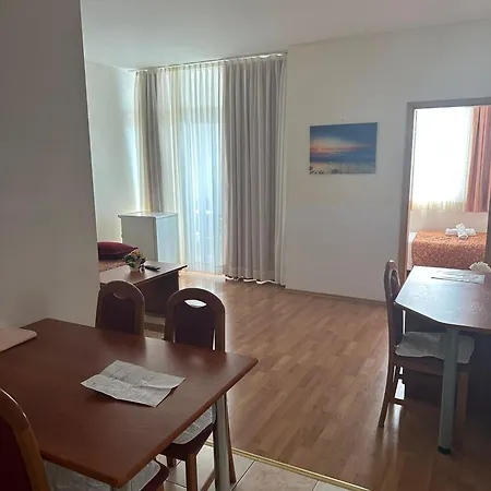 Riva Beachfront No.1 דירה פודגורה