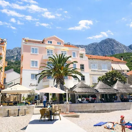 Riva Beachfront No.1 *