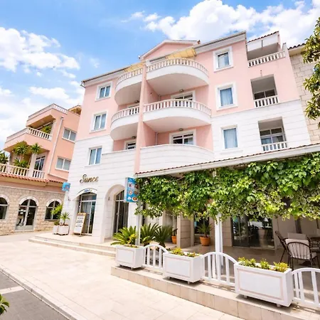 Riva Beachfront No.1 דירה פודגורה