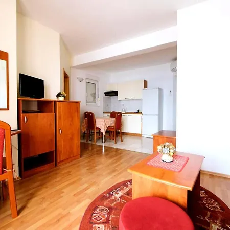 Riva Beachfront No.1 * פודגורה