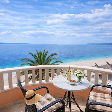 דירה Riva Beachfront No.1