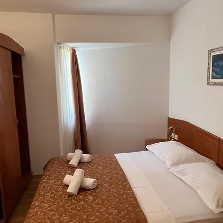 Апартаменты Riva Beachfront No.1 Подгора